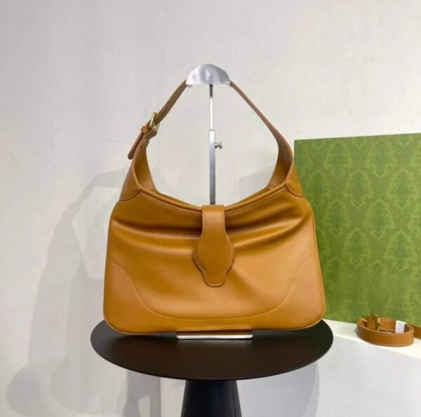 Aphrodite Shoulder Bag